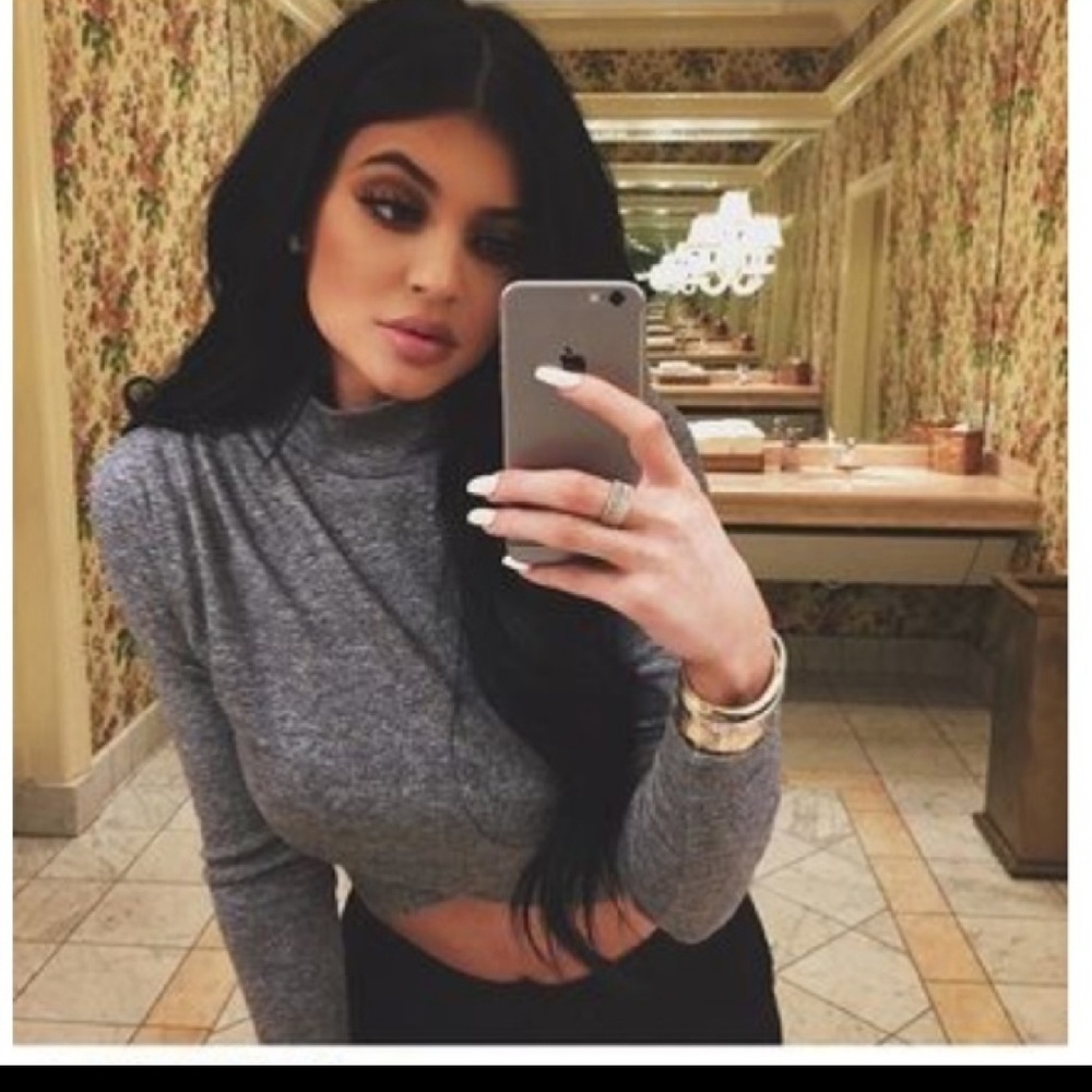 3/35$ MOCK NECK CROP TOP IN GRAY ๐๐ - Picture 3 of 3